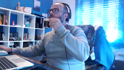 Snapshot of ravingr3d3 chatting on December 17, 2:44 pm ravingr3d3 online show from December 17, 2:44 pm