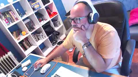 ravingr3d3 online show from June 24, 8:28 am