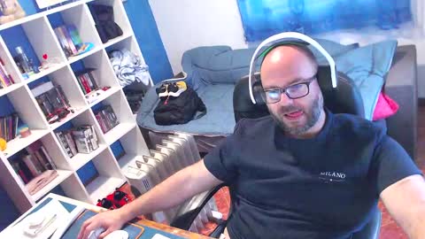 ravingr3d3 online show from April 23, 1:57 pm