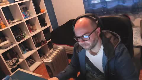 Snapshot of ravingr3d3 chatting on February 27, 9:11 am ravingr3d3 online show from February 27, 9:11 am