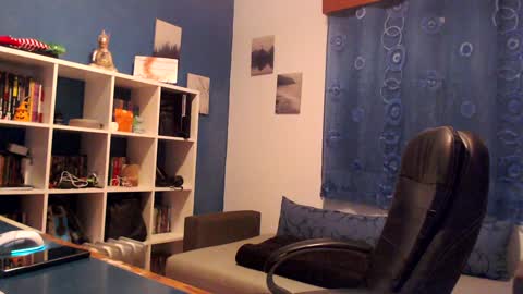 Snapshot of ravingr3d3 chatting on December 22, 6:04 pm ravingr3d3 online show from December 22, 6:04 pm
