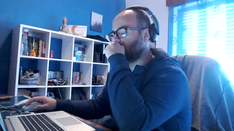 Snapshot of ravingr3d3 chatting on December 16, 9:03 am ravingr3d3 online show from December 16, 9:03 am