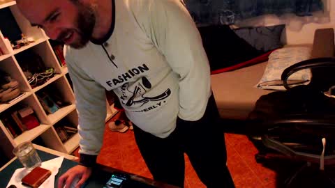Snapshot of ravingr3d3 chatting on December 31, 1:15 am ravingr3d3 online show from December 31, 1:15 am