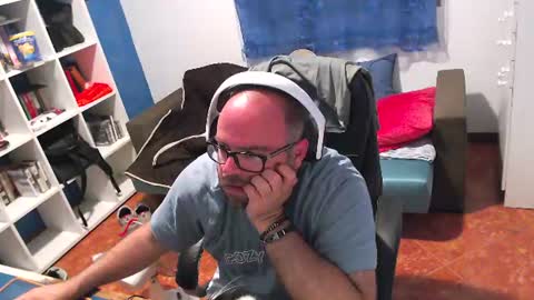 ravingr3d3 online show from June 10, 11:49 pm
