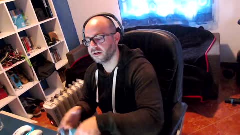 Snapshot of ravingr3d3 chatting on December 5, 9:17 am ravingr3d3 online show from December 5, 9:17 am