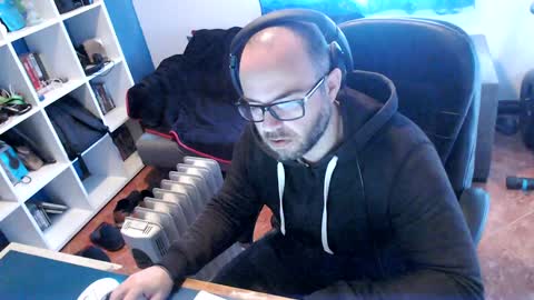 Snapshot of ravingr3d3 chatting on December 13, 9:04 am ravingr3d3 online show from December 13, 9:04 am
