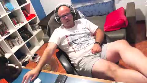 ravingr3d3 online show from June 15, 10:46 pm