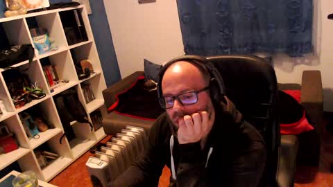 Snapshot of ravingr3d3 chatting on December 9, 10:37 pm ravingr3d3 online show from December 9, 10:37 pm