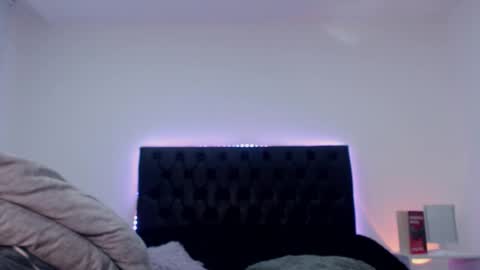 Snapshot of ray_weed chatting on October 19, 1:10 am Ray online show from October 19, 1:10 am