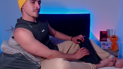 Snapshot of ray_weed chatting on October 30, 12:13 am Ray online show from October 30, 12:13 am