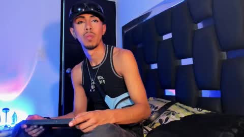 Snapshot of raydevil_ chatting on September 30, 6:19 am Rayn online show from September 30, 6:19 am
