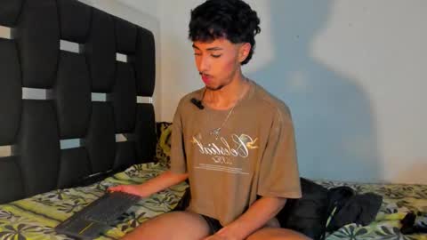 Snapshot of raydevil_ chatting on October 2, 1:42 am Rayn online show from October 2, 1:42 am