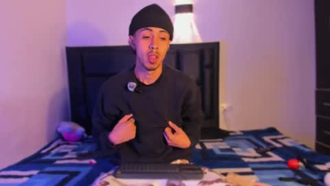 Snapshot of raydevil_ chatting on October 13, 1:33 am Rayn online show from October 13, 1:33 am