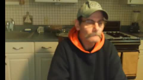 Snapshot of raylene4u2 chatting on December 28, 2:01 pm Ray online show from December 28, 2:01 pm