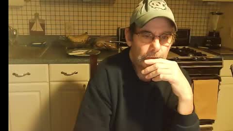 Snapshot of raylene4u2 chatting on February 4, 9:49 am Ray online show from February 4, 9:49 am