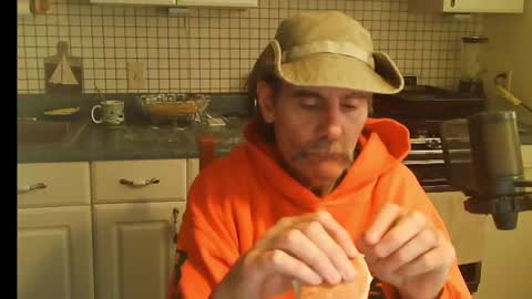 Snapshot of raylene4u2 chatting on November 1, 9:19 pm Ray online show from November 1, 9:19 pm