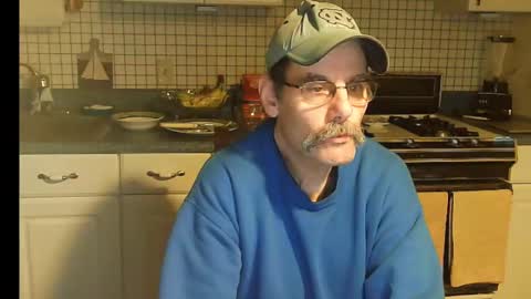 Snapshot of raylene4u2 chatting on January 14, 9:35 am Ray online show from January 14, 9:35 am