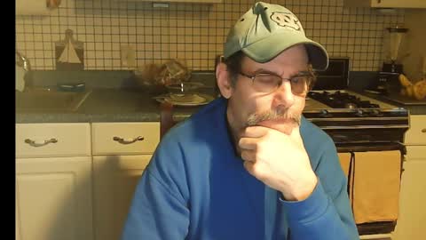 Snapshot of raylene4u2 chatting on February 12, 7:23 am Ray online show from February 12, 7:23 am