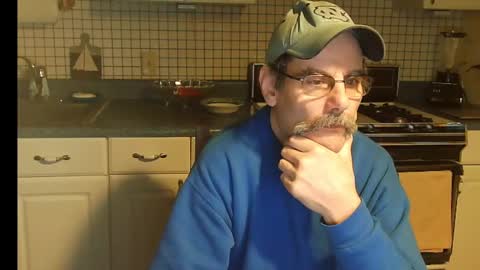 Snapshot of raylene4u2 chatting on January 13, 9:41 am Ray online show from January 13, 9:41 am