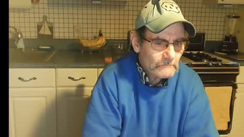 Snapshot of raylene4u2 chatting on January 21, 9:50 am Ray online show from January 21, 9:50 am