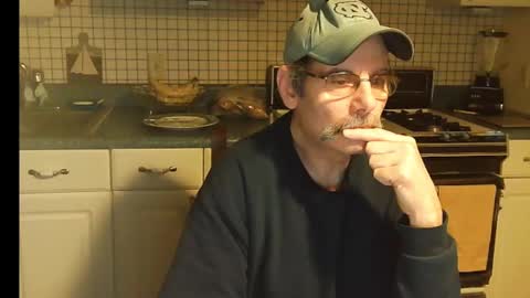 Snapshot of raylene4u2 chatting on February 5, 10:19 am Ray online show from February 5, 10:19 am