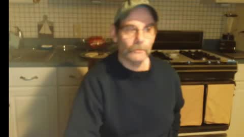 Snapshot of raylene4u2 chatting on January 7, 9:54 am Ray online show from January 7, 9:54 am