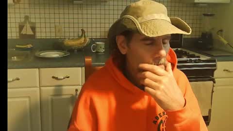 Snapshot of raylene4u2 chatting on October 28, 8:00 pm Ray online show from October 28, 8:00 pm