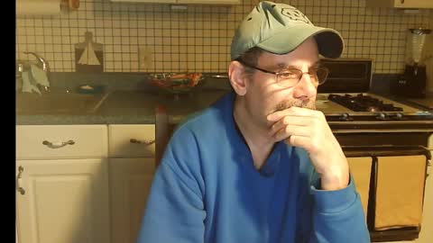 Snapshot of raylene4u2 chatting on December 17, 10:01 am Ray online show from December 17, 10:01 am