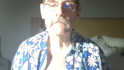 Snapshot of raylene4u2 chatting on December 6, 10:27 am Ray online show from December 6, 10:27 am