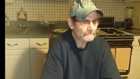 Snapshot of raylene4u2 chatting on February 3, 9:19 am Ray online show from February 3, 9:19 am