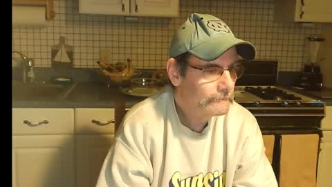 Snapshot of raylene4u2 chatting on January 25, 8:42 am Ray online show from January 25, 8:42 am