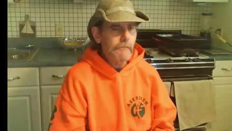 Snapshot of raylene4u2 chatting on October 27, 8:00 pm Ray online show from October 27, 8:00 pm