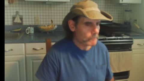 Snapshot of raylene4u2 chatting on October 30, 8:10 pm Ray online show from October 30, 8:10 pm