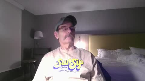 Snapshot of raylene4u2 chatting on December 8, 11:57 am Ray online show from December 8, 11:57 am