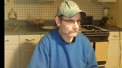 Snapshot of raylene4u2 chatting on February 18, 10:38 am Ray online show from February 18, 10:38 am