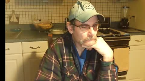 Snapshot of raylene4u2 chatting on February 25, 8:14 am Ray online show from February 25, 8:14 am