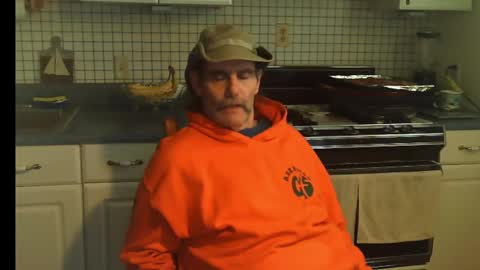 Snapshot of raylene4u2 chatting on October 29, 8:01 pm Ray online show from October 29, 8:01 pm