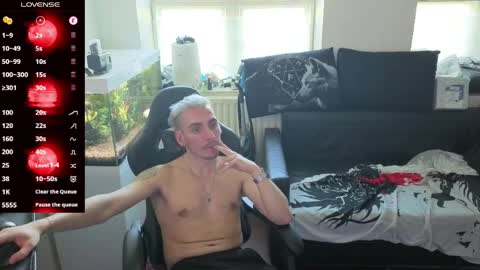 Rayzel online show from April 26, 2:47 pm