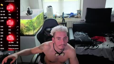 Rayzel online show from May 4, 5:58 pm