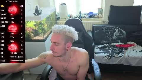 Rayzel online show from April 29, 1:49 pm