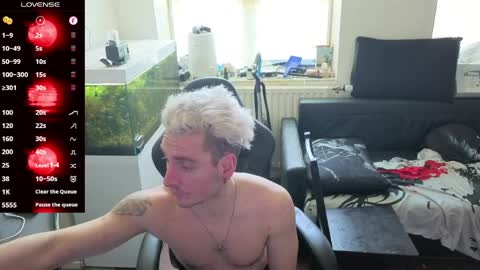 Rayzel online show from May 8, 12:05 pm
