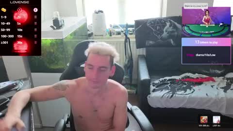 Rayzel online show from May 11, 4:04 pm