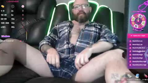 Snapshot of redneckwants2play chatting on February 13, 10:11 pm RedneckWants2Play online show from February 13, 10:11 pm