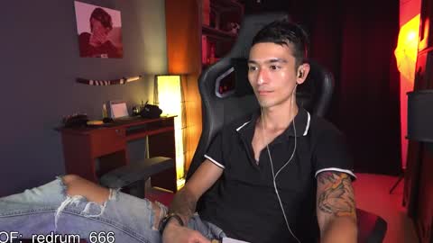 Snapshot of redrum_696 chatting on March 10, 6:56 pm Red online show from March 10, 6:56 pm