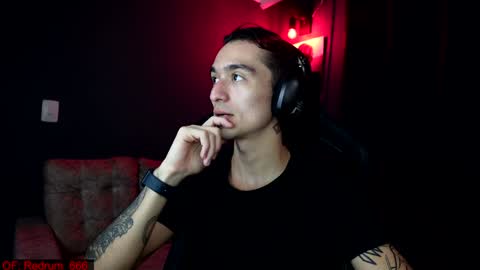Snapshot of redrum_696 chatting on December 6, 7:01 pm Red online show from December 6, 7:01 pm