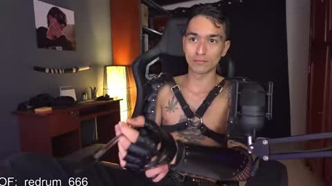 Snapshot of redrum_696 chatting on February 25, 5:04 pm Red online show from February 25, 5:04 pm