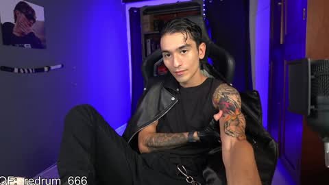 Snapshot of redrum_696 chatting on January 29, 7:00 pm Red online show from January 29, 7:00 pm