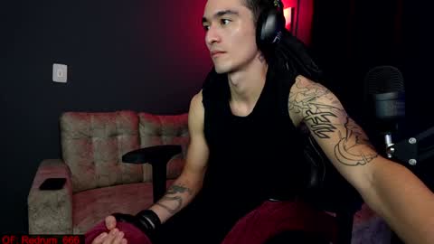 Snapshot of redrum_696 chatting on December 7, 11:12 pm Red online show from December 7, 11:12 pm