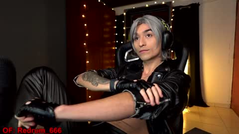 Snapshot of redrum_696 chatting on December 31, 2:51 am Red online show from December 31, 2:51 am