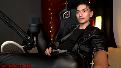Snapshot of redrum_696 chatting on December 29, 1:24 am Red online show from December 29, 1:24 am